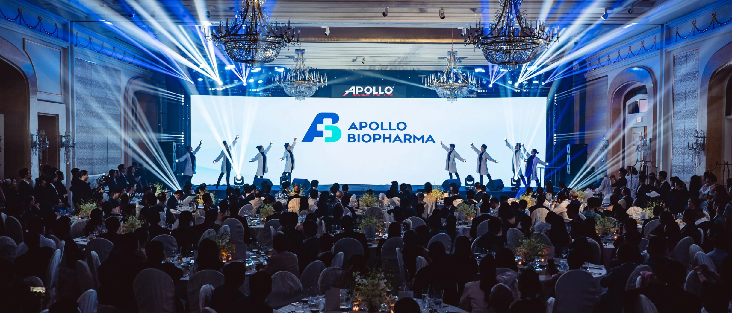 Khoảnh khắc ra mắt Apollo Biopharma tại Tiệc Tri Ân 2025